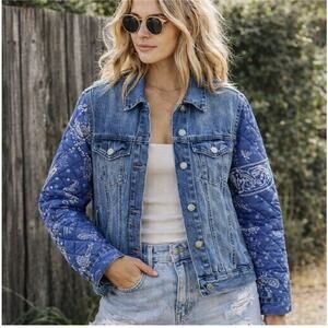 Kensie Jeans Blue denim jacket bandana Whimsical quilted sleeves sz large blue